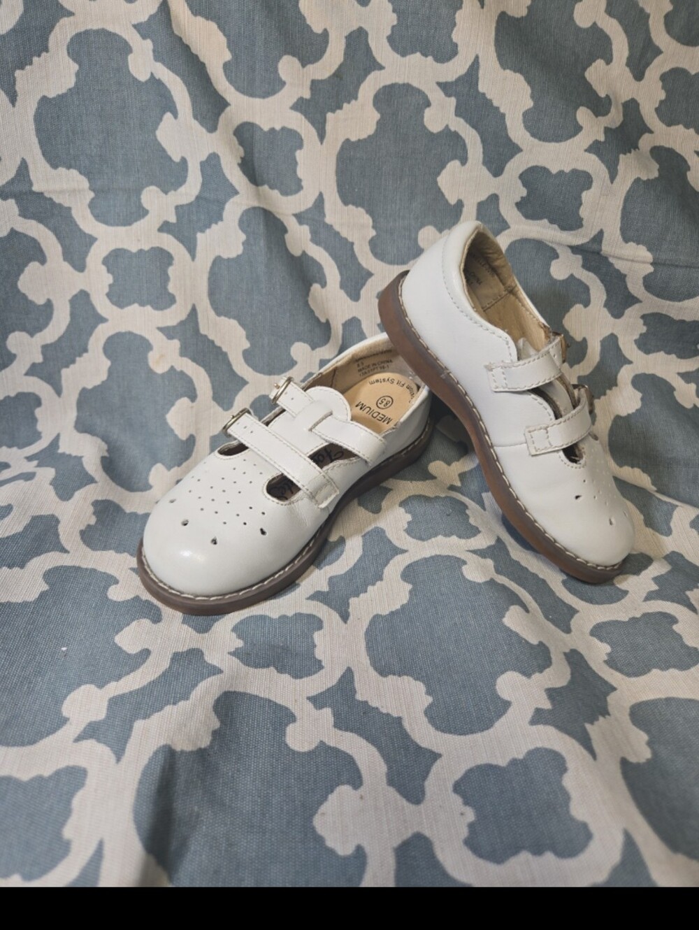 FOOTMATES DANIELLE WHITE LEARHER MARY JANES SZ 8.5 M church Boutique
